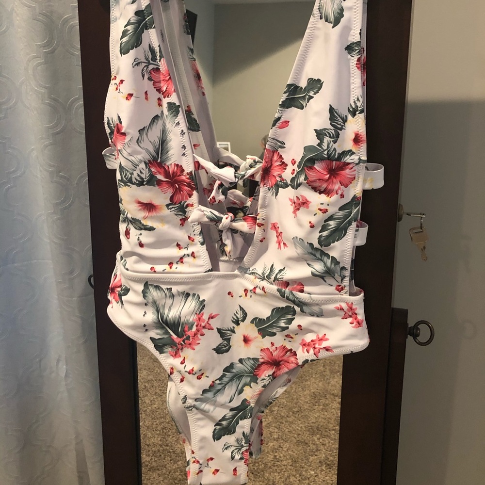 Zaful One Piece - Hibiscus